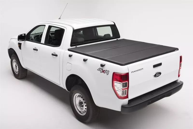Extang 15-20 Nissan NP300 Navara DC 1469mm (4ft 10in) Solid Fold 2.0